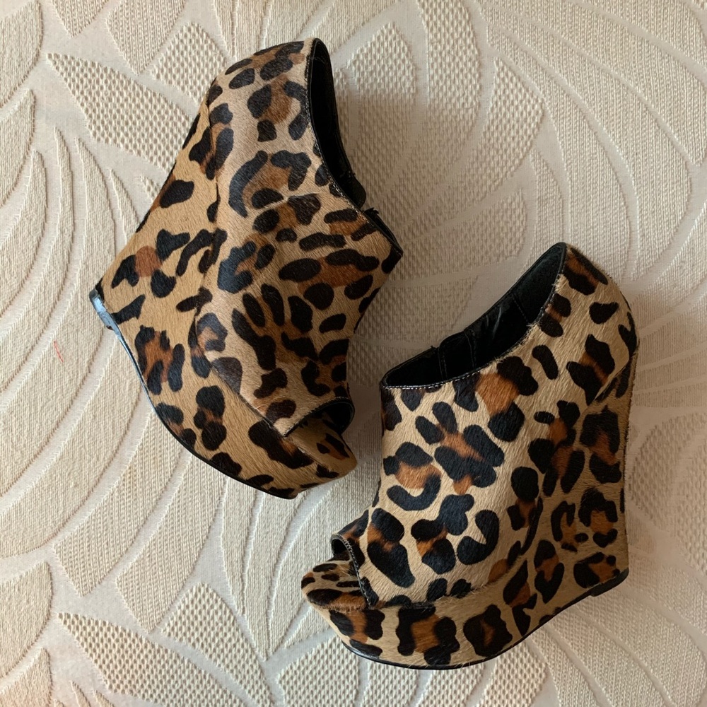 Steve Madden leopard wedges